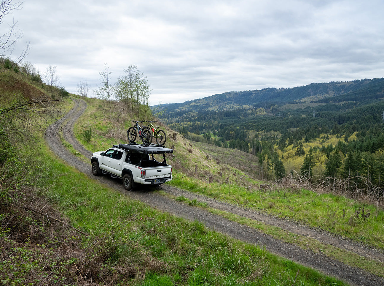 Yakima SkyPeak HD Premium Hardshell Rooftop Tent