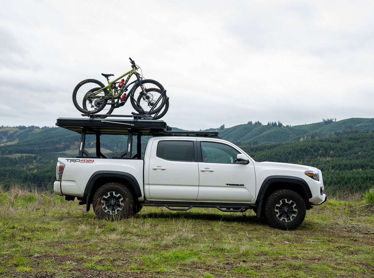Yakima SkyPeak HD Premium Hardshell Rooftop Tent