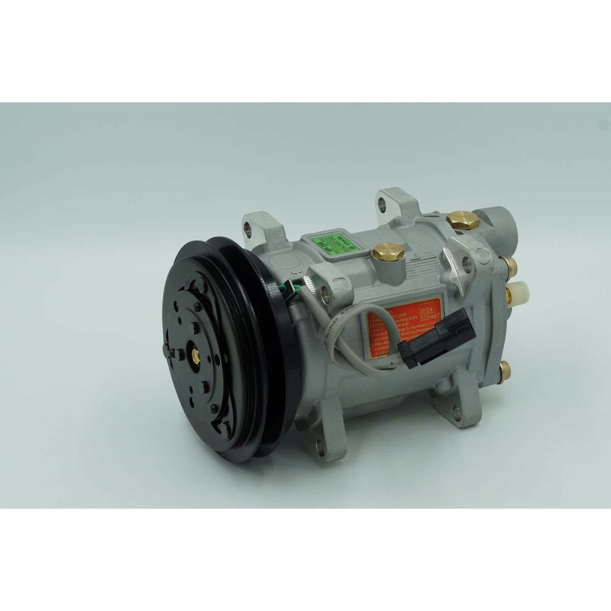 Unicla Air Conditioning Compressor 24V Ear Mount Up150 CXU7335