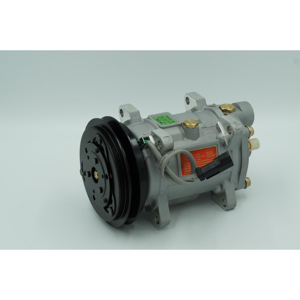 Unicla Air Conditioning Compressor 24V Ear Mount Up150 CXU7335