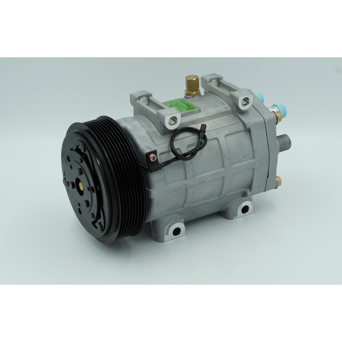 Unicla AC Compressor 24V Direct Mount UX200 CXU9826