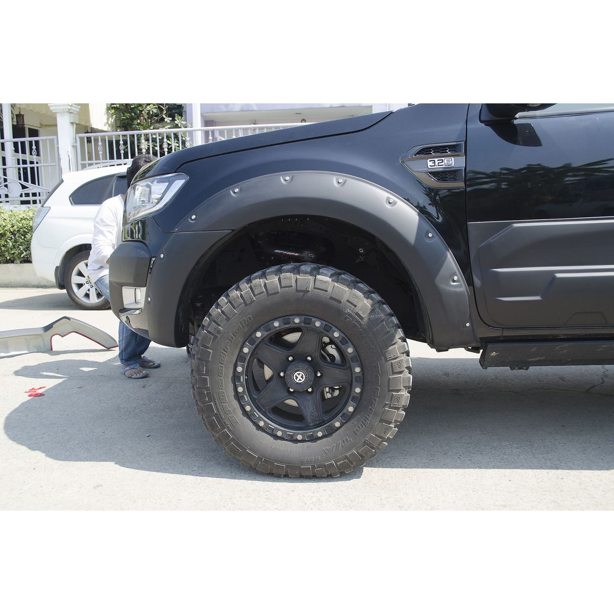 Drivetech 4X4 Fender Flare Kit - Suits Up To 05/2018 Mazda Bt-50 Unless A Bullbar Is Fitted As Lower Flare Bar Section Isn'T Used. DTFK-MAZ0160R