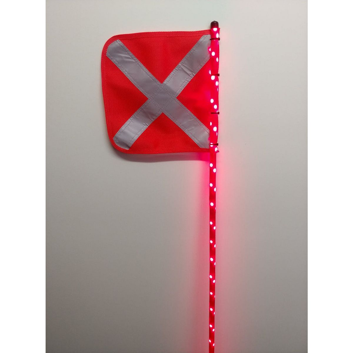 Safety Aerials 2.4Mtr Red Full Pole Led Lightstick With Reflective X Orange Mesh Flag Aerial & Quick Disconnect Base (12V) LSFX2400QD-R12V-FP