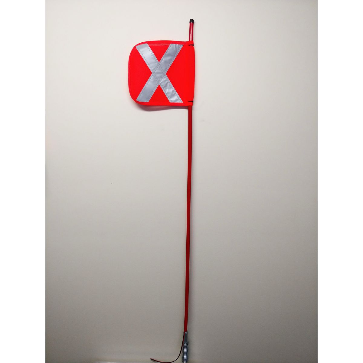 Safety Aerials 1.5M 12V Flexi Tip Red Led Light & Reflective Crossed Orange Mesh Sleeved Flag Aerial With Spring Base LEDXS15SB-FT12
