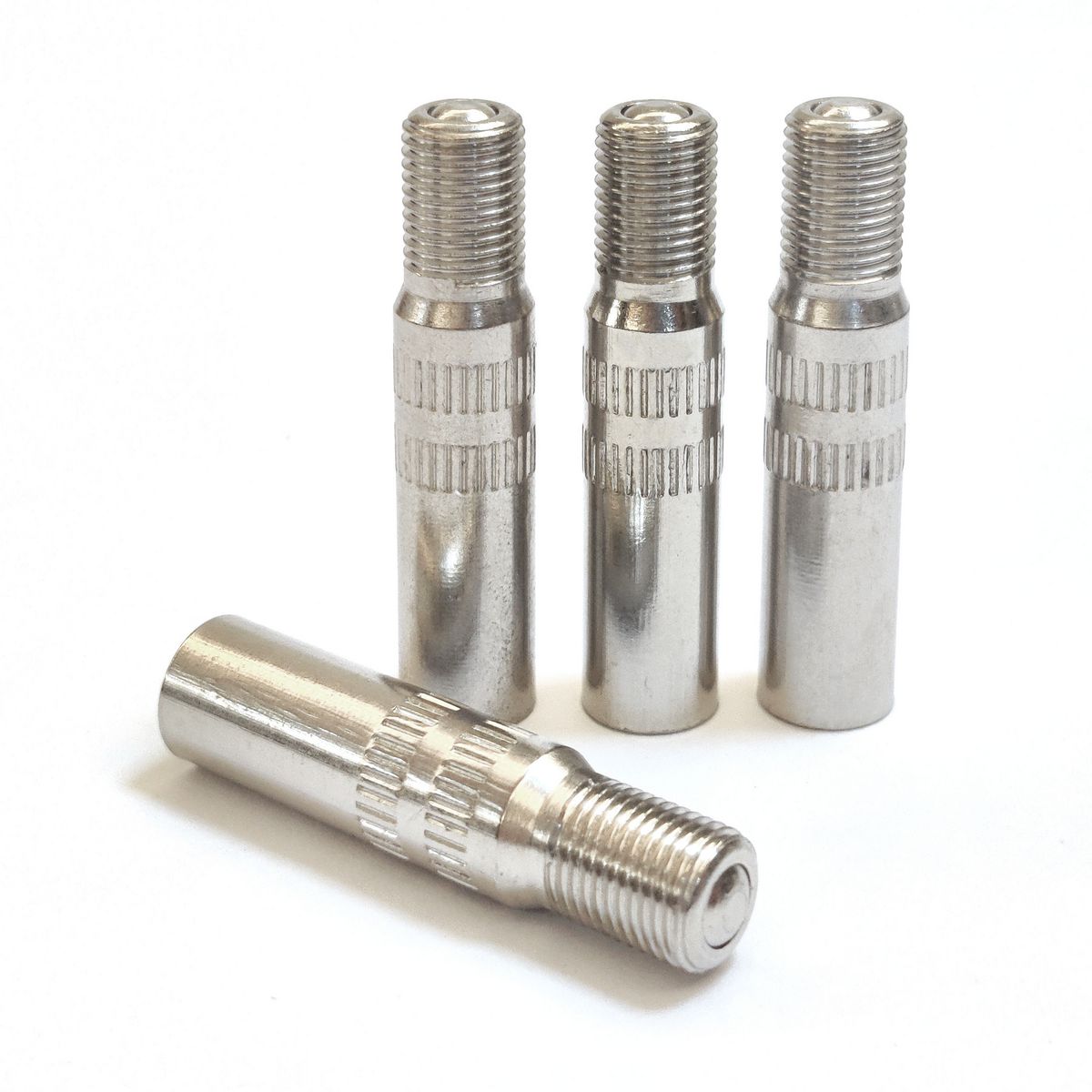 Maxi Trac Valve Extensions 32mm 4 Pack MTV6