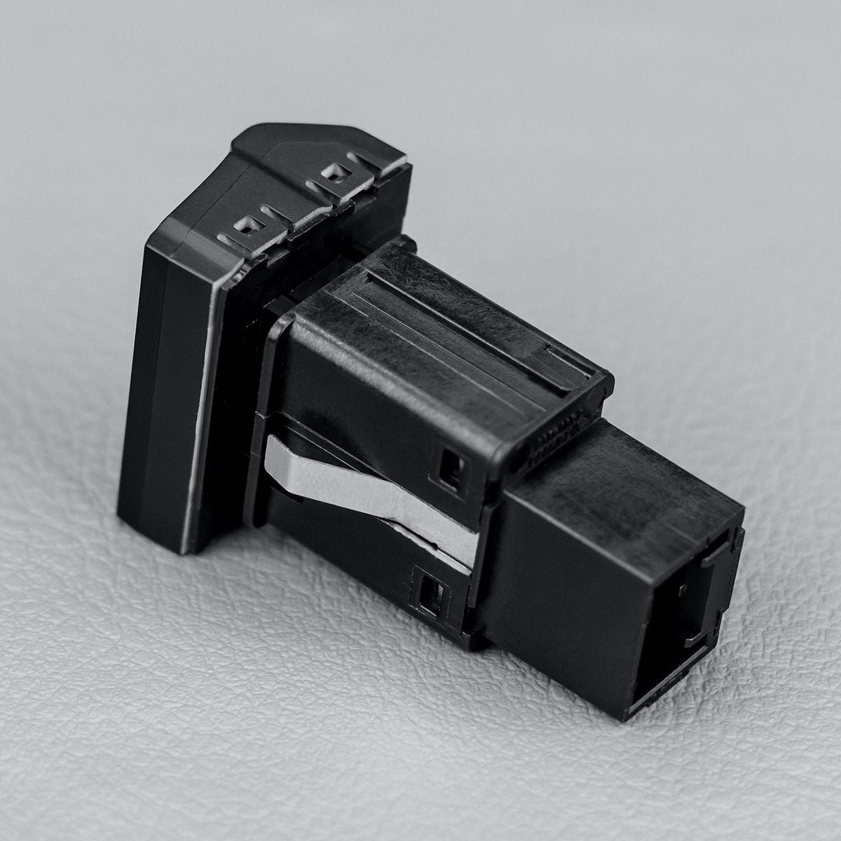 STEDI Dash Push Switch Light Bar Suits Vw Amarok PSHSWCH-AMA-MIDBAR