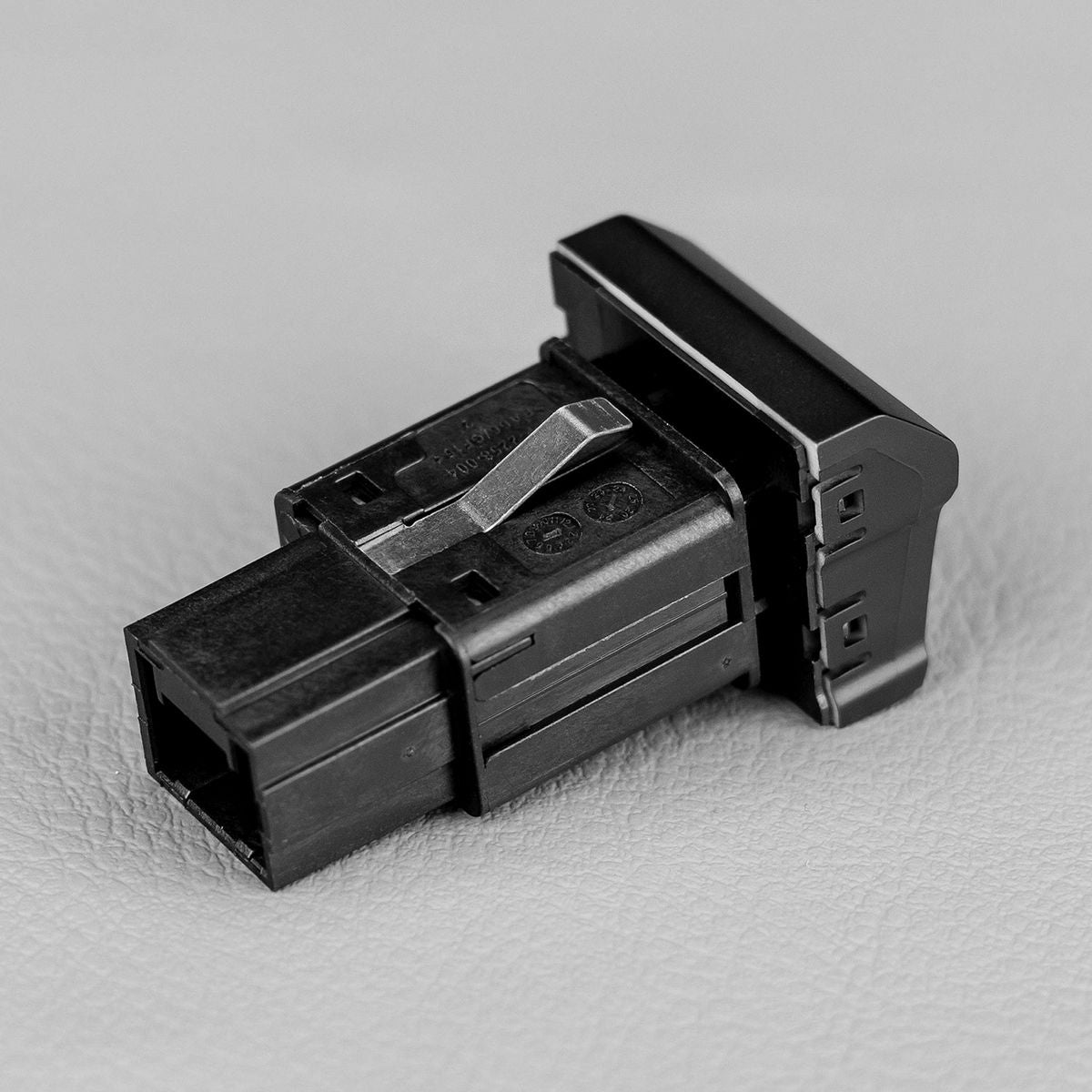 STEDI Dash Push Switch Light Bar Suits Vw Amarok PSHSWCH-AMA-MIDBAR