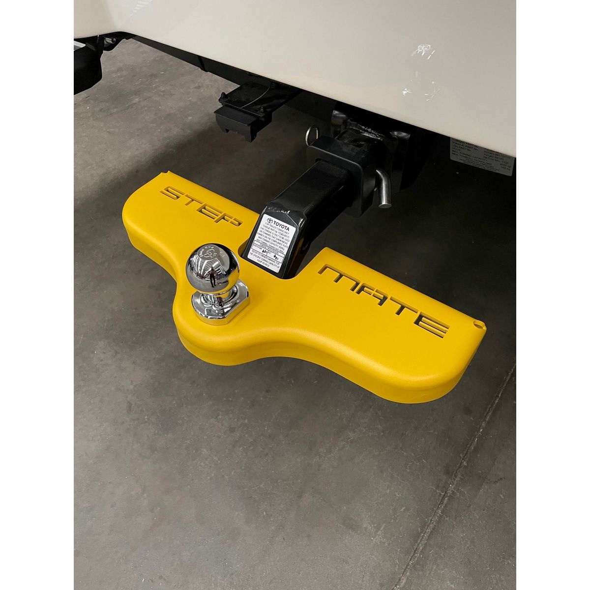 StepMate Universal Hitch Step - Yellow STEPM-YLW