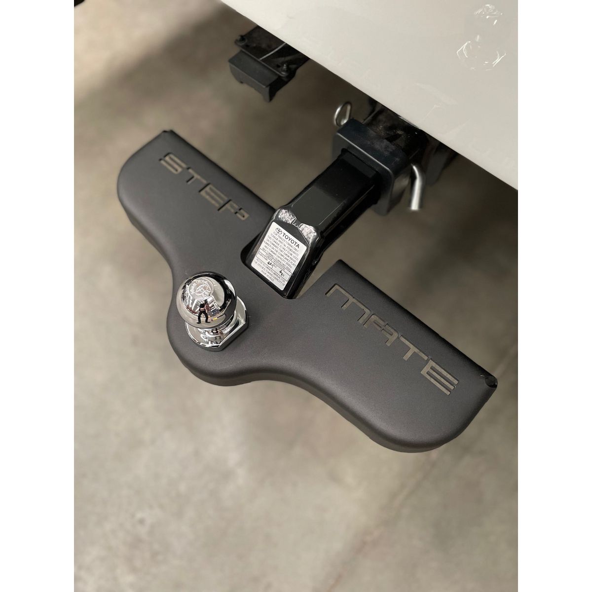 StepMate Universal Hitch Step - Black STEPM-BLK