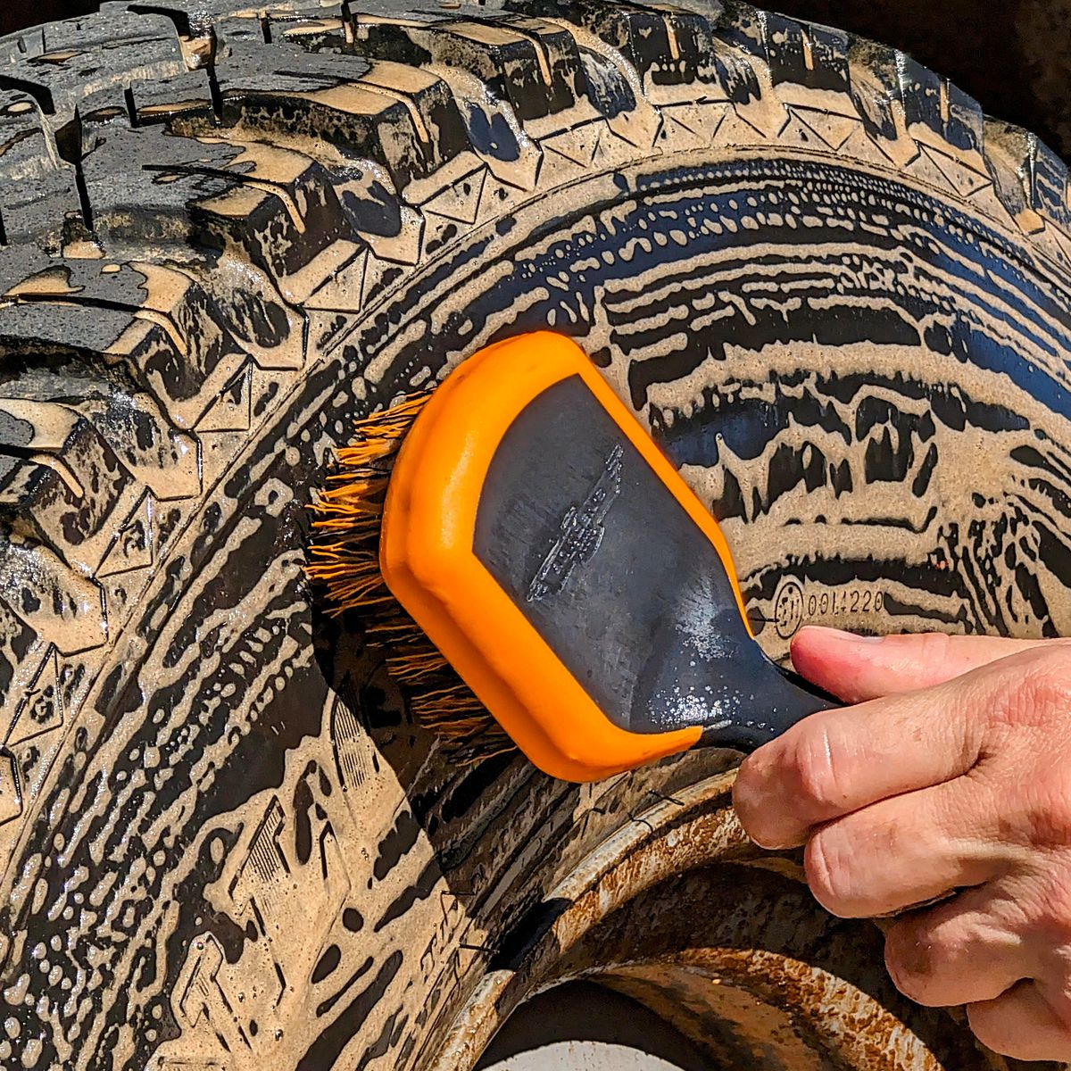 Bowdens Own Little Stiffy Tyre/Underbody Brush BOSTIFFY
