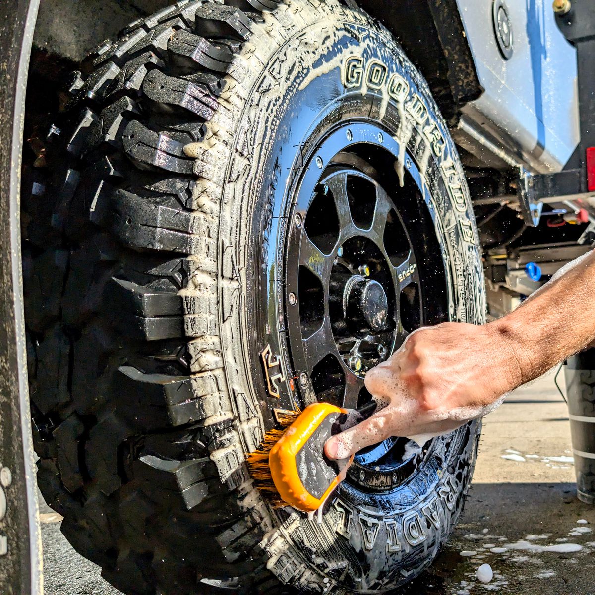 Bowdens Own Little Stiffy Tyre/Underbody Brush BOSTIFFY
