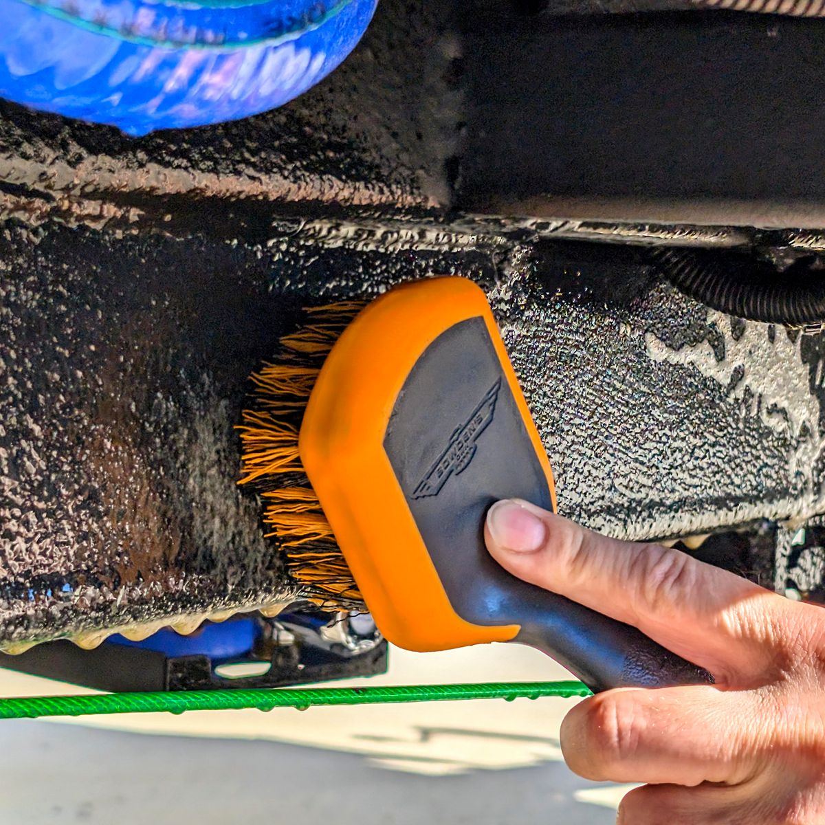 Bowdens Own Little Stiffy Tyre/Underbody Brush BOSTIFFY