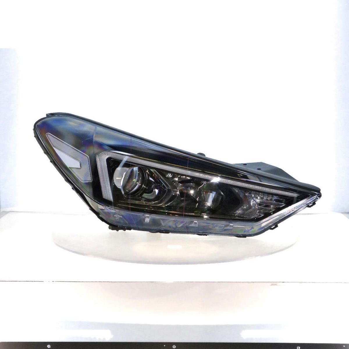 APG All Crash Head Lamp Drivers Side OEM Suits Hyundai Tucson TL 2018 On HUB-21033RHG