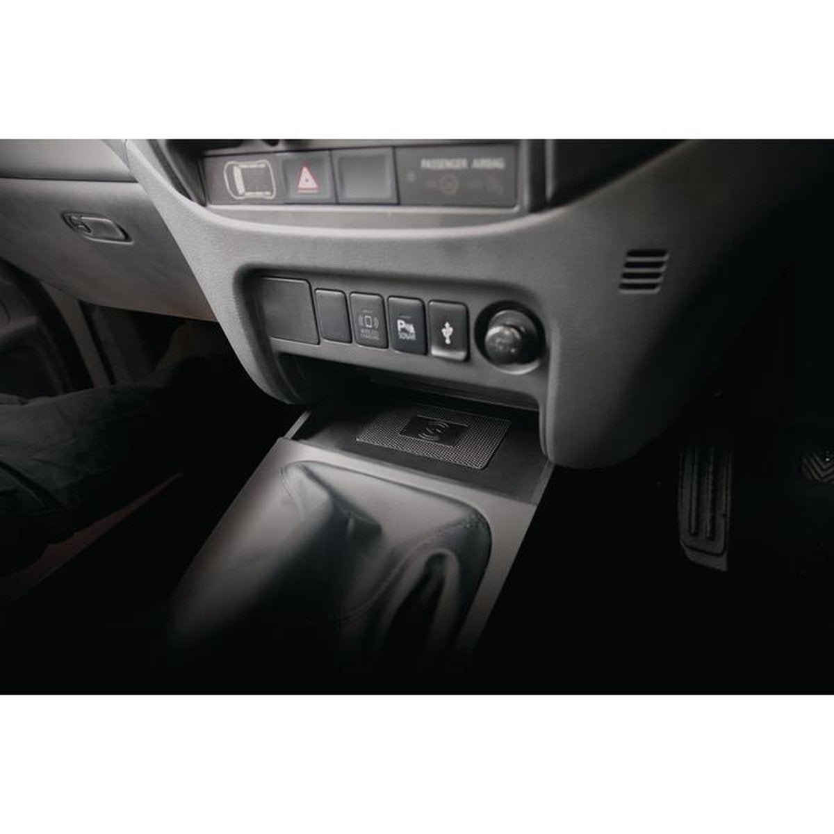 Aerpro 15W Wireless Smartphone Charger Suits Mitsubishi Triton GLX 2019-On