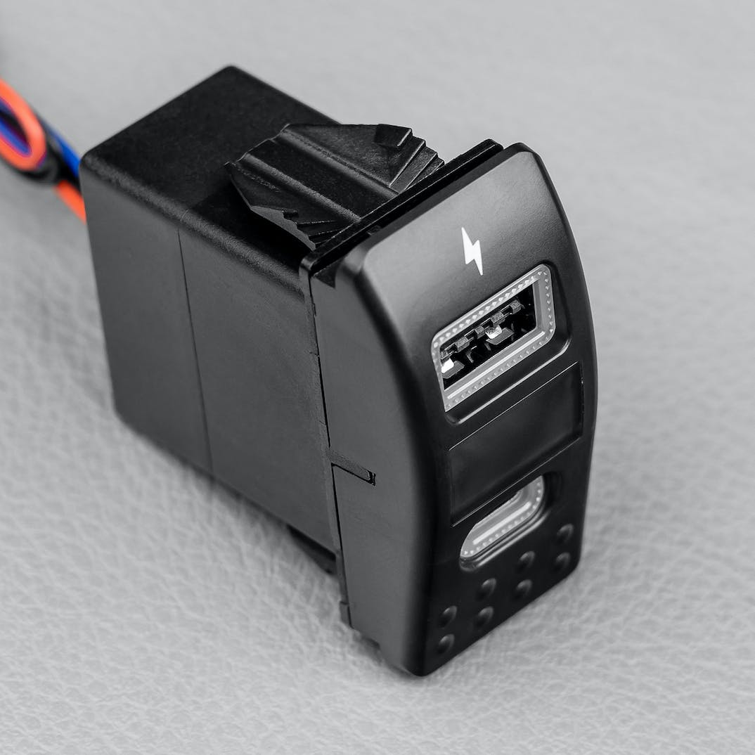 STEDI Rocker Switch USB C  USB A  Volt Meter USBCROKSWCH